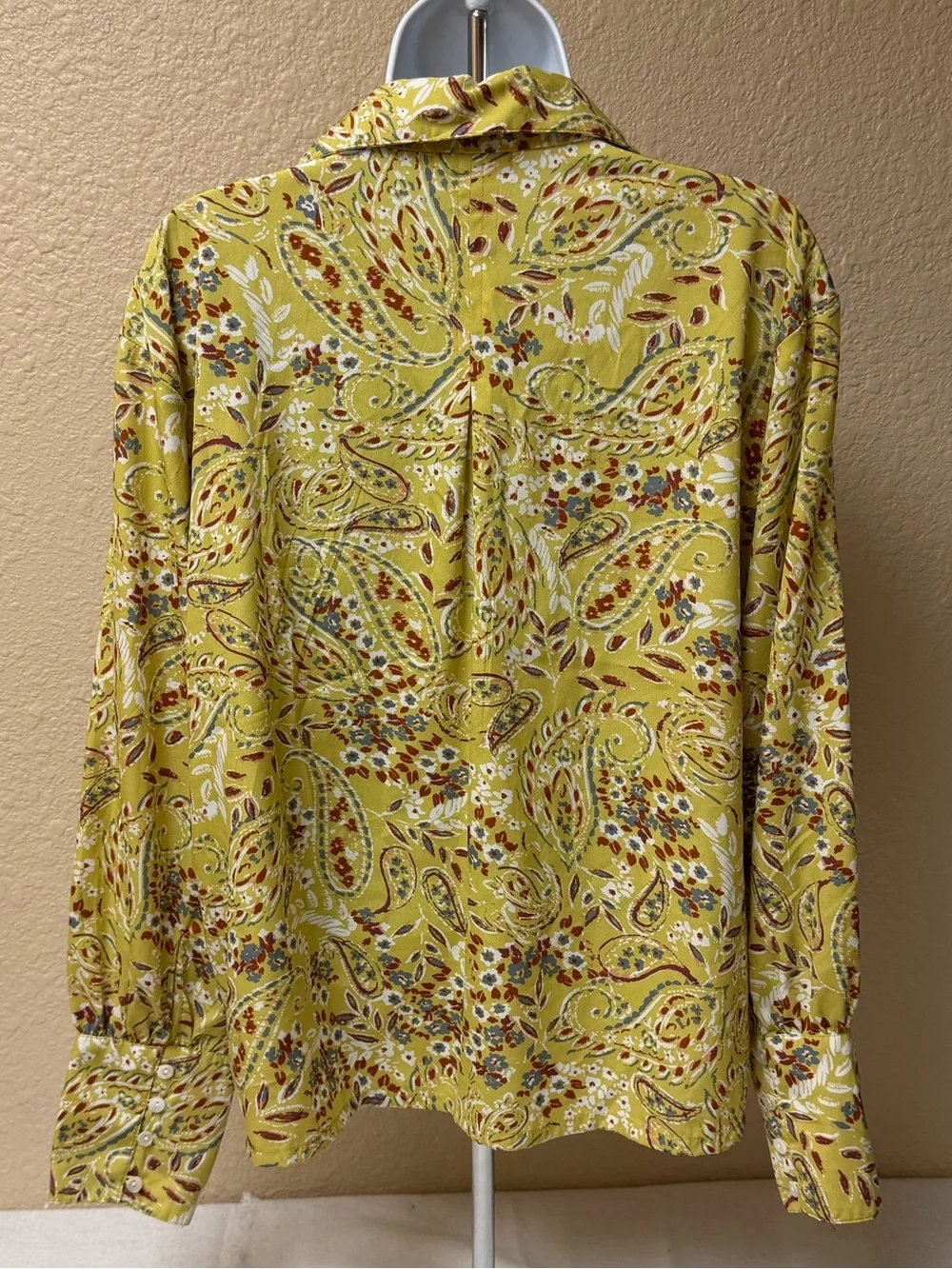 4/$20 Amuse Society Yellow Paisley Button-Front Shirt